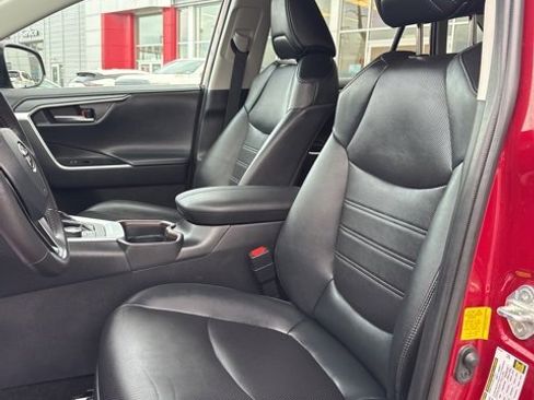 Used 2020 Toyota RAV4 Limited image 9