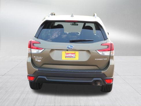 Used 2023 Subaru Forester Premium AWD/4WD image 6