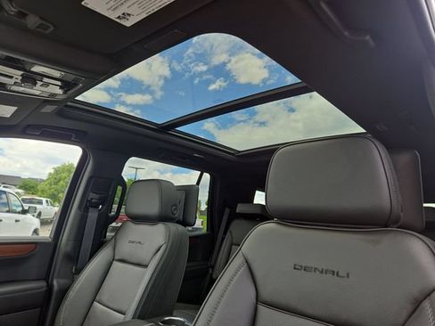 Used 2026 GMC Yukon Denali w/ Advanced Technology Package AWD/4WD image 30
