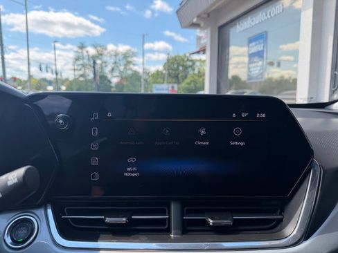 Used 2025 Chevrolet Trax LT w/ Driver Confidence Package FWD image 22
