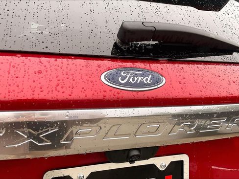 Used 2021 Ford Explorer Platinum w/ Premium Technology Package RWD image 10