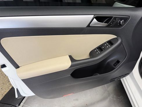Used 2013 Volkswagen Jetta SE FWD image 17