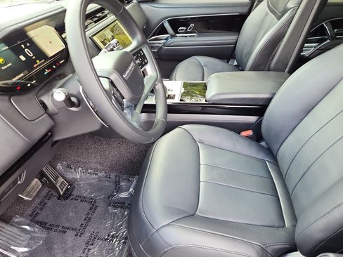 Used 2025 Land Rover Range Rover SE image 24