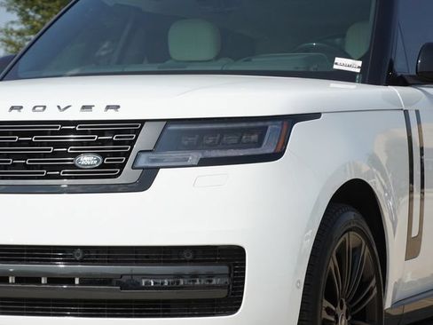 Used 2025 Land Rover Range Rover SE AWD/4WD image 4