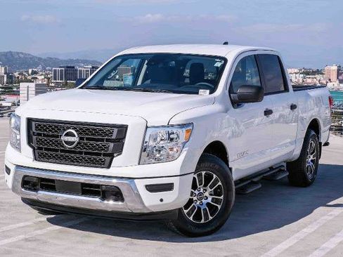 Certified 2023 Nissan Titan SV w/ SV Convenience Package image 1
