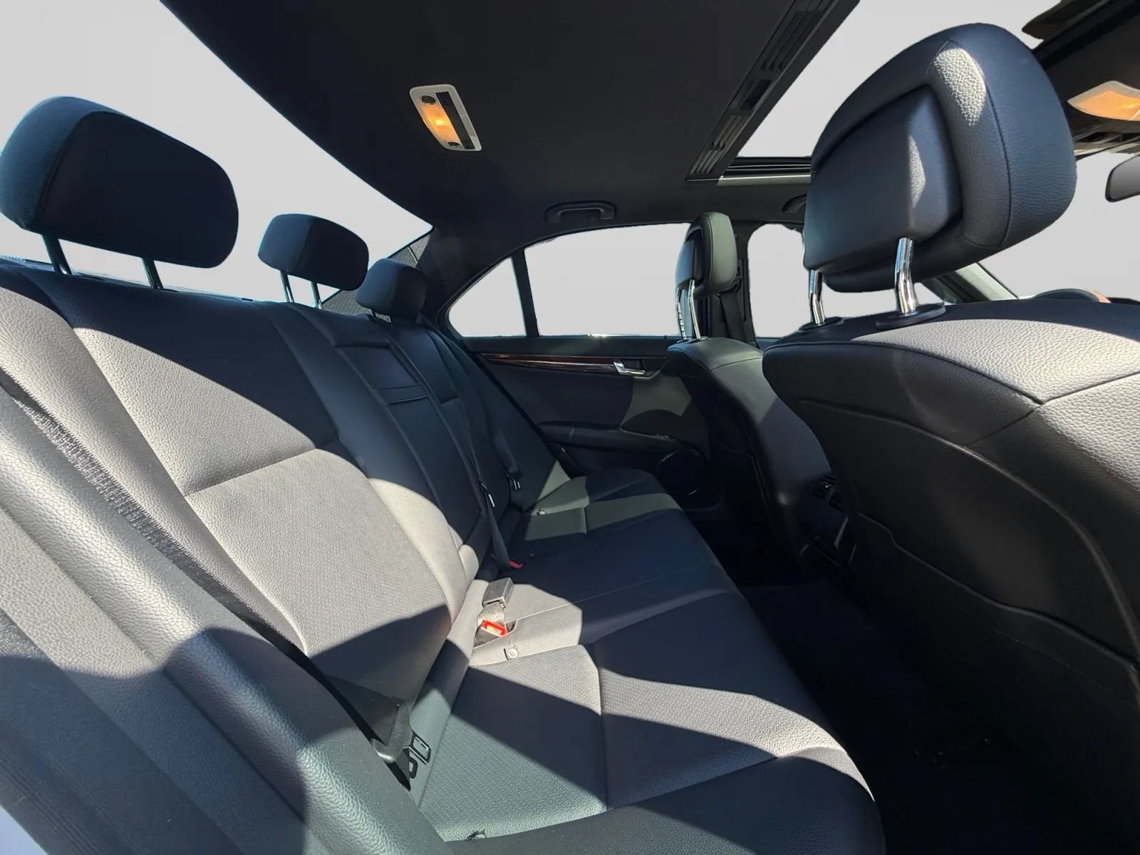 Used 2011 Mercedes-Benz C 300 4MATIC Sedan image 30