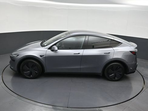 Used 2026 Tesla Model Y 2WD image 15