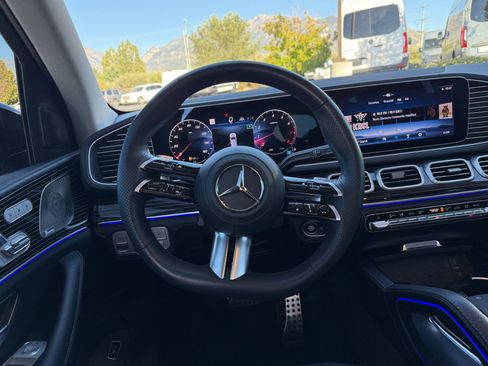 Used 2024 Mercedes-Benz GLS 580 4MATIC image 9