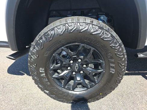 New 2026 Chevrolet Colorado ZR2 w/ Midnight Edition AWD/4WD image 10