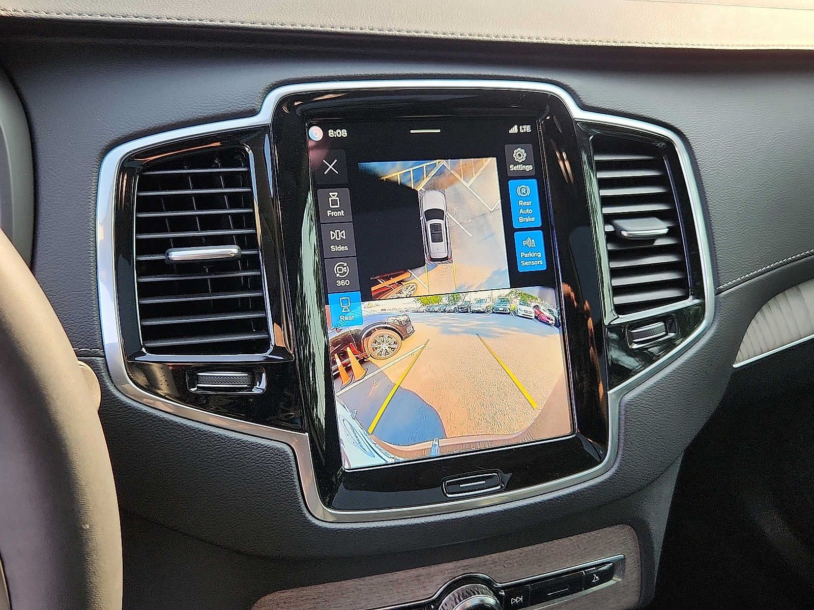 Certified 2024 Volvo XC90 T8 Ultimate w/ Protection Package Premier AWD/4WD image 17