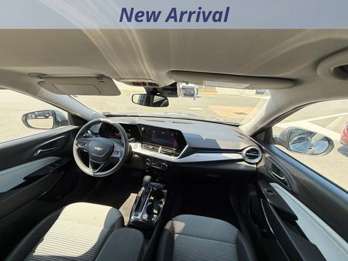 Used 2026 Chevrolet Trax LT FWD image 3