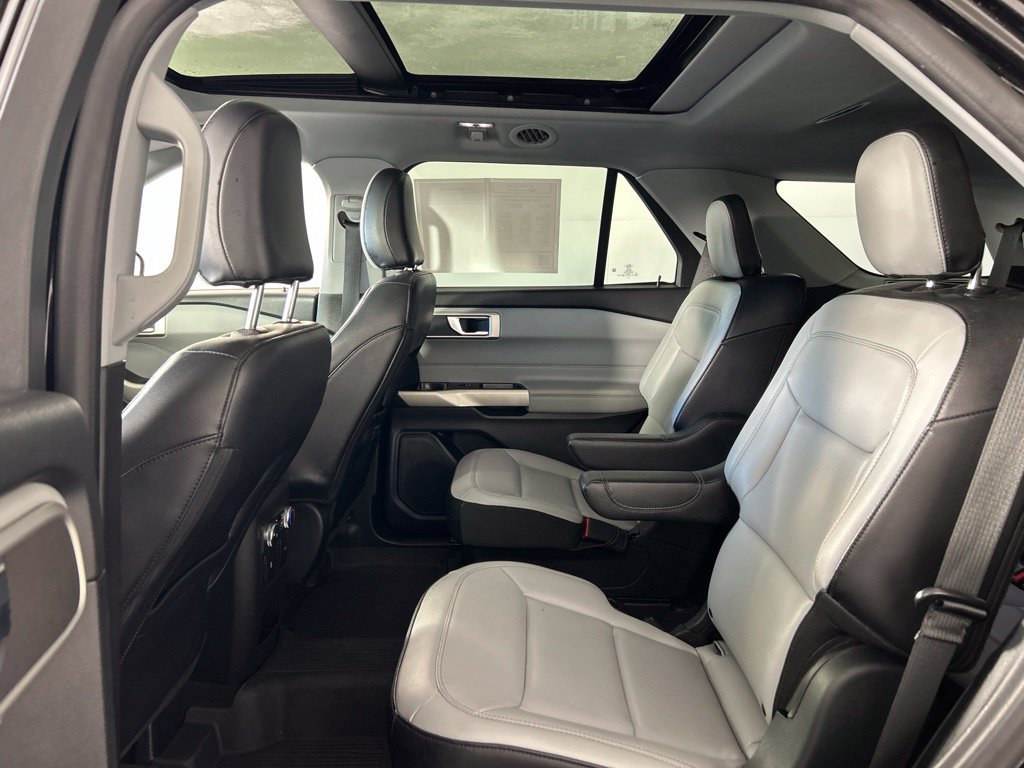 Used 2021 Ford Explorer XLT w/ Equipment Group 202A AWD/4WD image 19