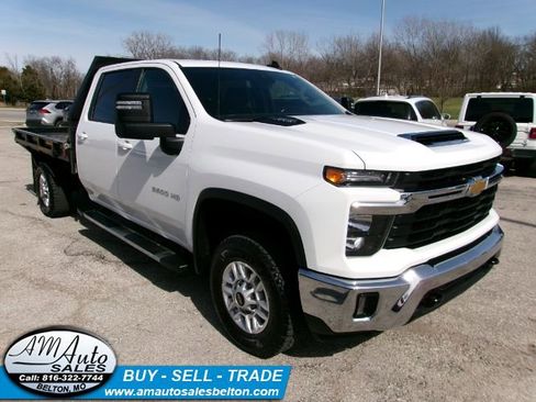 Used 2024 Chevrolet Silverado 2500 LT w/ Convenience Package image 9