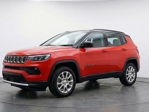 Used 2025 Jeep Compass Limited AWD/4WD image 3