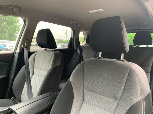 Used 2021 Nissan Rogue SV image 14