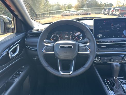 Used 2024 Jeep Compass Trailhawk image 23