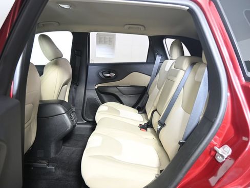 Used 2016 Jeep Cherokee Sport AWD/4WD image 17
