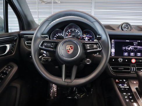 Certified 2026 Porsche Macan AWD/4WD image 15