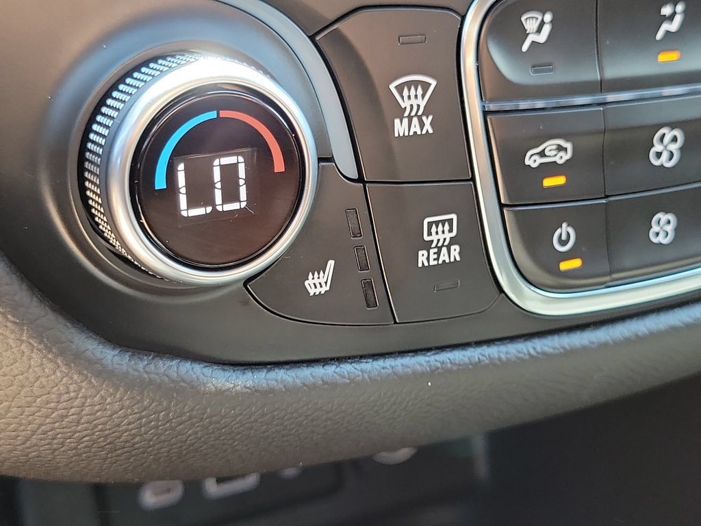 Used 2023 Chevrolet Equinox RS FWD image 10