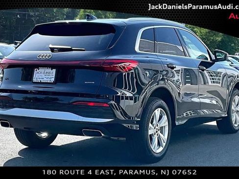 Used 2025 Audi Q5 Premium w/ Convenience Package AWD/4WD image 2