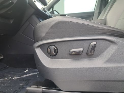 Used 2021 Volkswagen Tiguan SE R-Line image 16