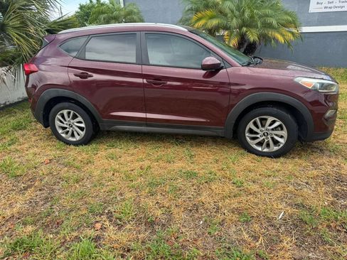 Used 2016 Hyundai Tucson SE w/ Option Group 02 FWD image 4