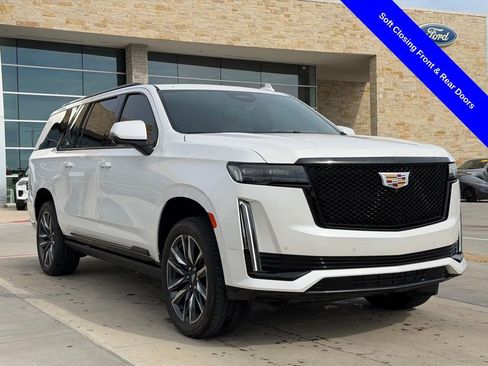 Used 2024 Cadillac Escalade ESV Sport w/ Touring Package image 18