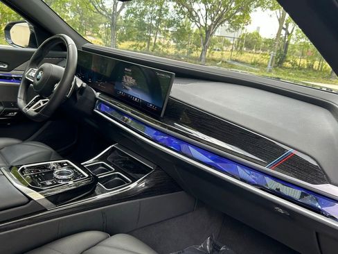 Used 2025 BMW 740i xDrive AWD/4WD image 37