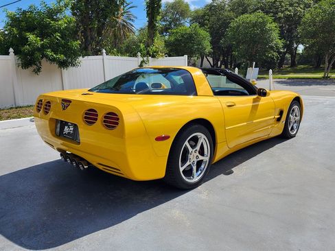 Used 2004 Chevrolet Corvette Coupe w/ Preferred Equipment Group RWD image 8