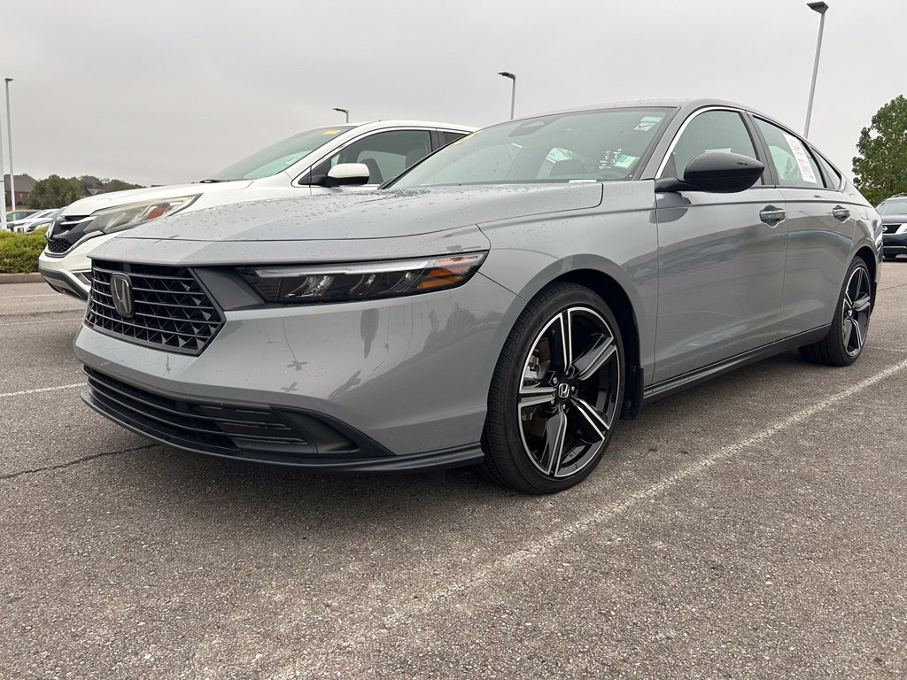 Used 2025 Honda Accord Sport image 1