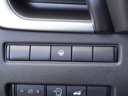 Used 2023 Nissan Rogue SV w/ SV Premium B Package FWD image 18