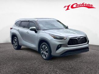 Used 2021 Toyota Highlander XLE AWD/4WD video 1