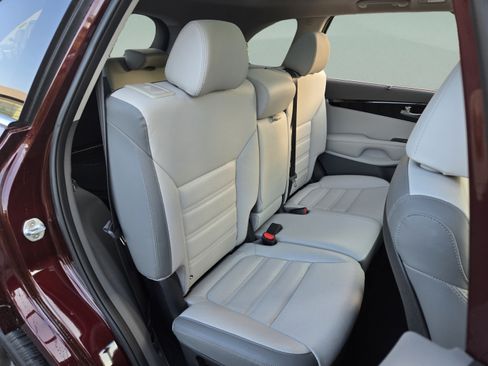 Used 2019 Kia Sorento SX w/ SX Touring Package FWD image 26