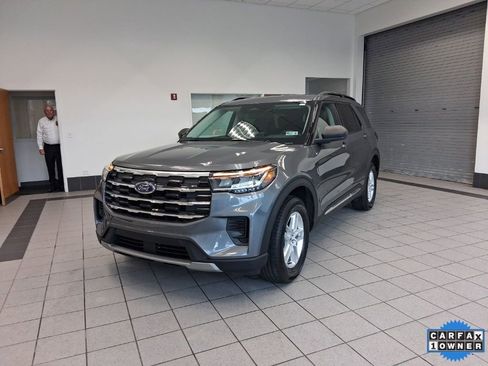 Used 2025 Ford Explorer Active image 4