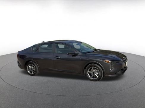 Used 2025 Kia K4 LXS image 2