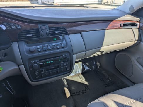 Used 2000 Cadillac De Ville w/ Comfort/Convenience Pkg image 25