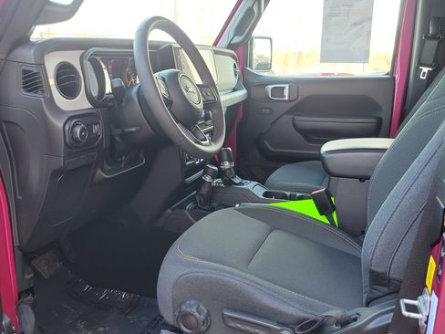 Used 2024 Jeep Wrangler Sport image 7