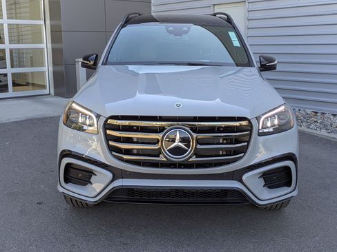 New 2026 Mercedes-Benz GLS 580 4MATIC image 9
