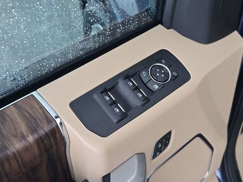 Used 2018 Ford F150 Lariat RWD image 28