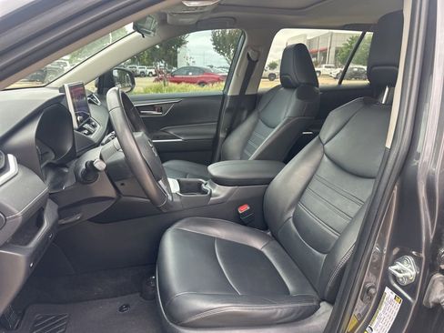 Used 2023 Toyota RAV4 XLE Premium FWD image 5