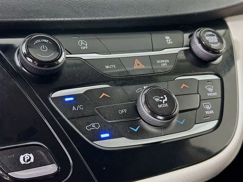 Used 2021 Chrysler Voyager Lxi FWD image 18