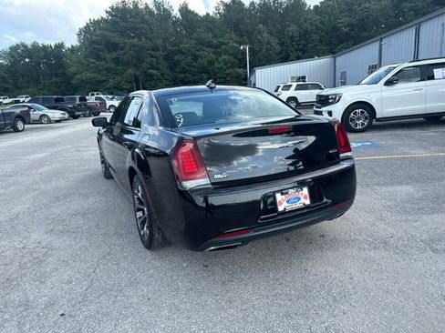 Used 2018 Chrysler 300 Touring w/ Sport Appearance Package RWD image 28