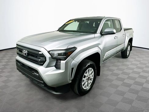 Used 2025 Toyota Tacoma SR5 AWD/4WD image 5