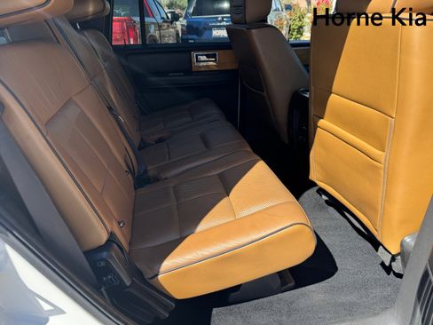 Used 2013 Lincoln Navigator 2WD image 28