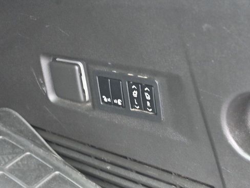 Used 2021 Chevrolet Tahoe Premier w/ Premium Package AWD/4WD image 10
