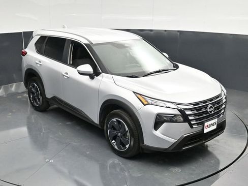 Used 2025 Nissan Rogue SV AWD/4WD image 44