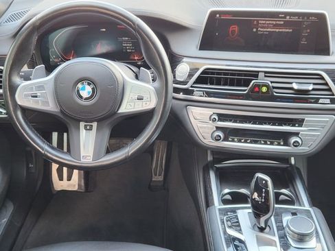 Used 2022 BMW 750i xDrive w/ M Sport Package image 21