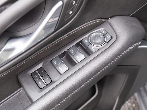 Used 2024 GMC Yukon Denali w/ Denali Reserve Package image 17