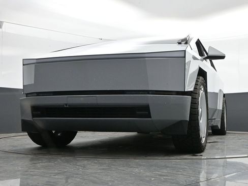 Used 2024 Tesla Cybertruck AWD Crew Cab image 43