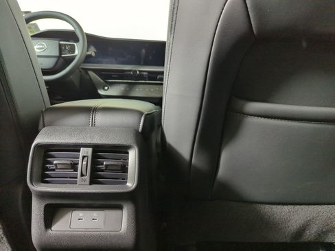 Used 2025 Nissan Murano SV image 30